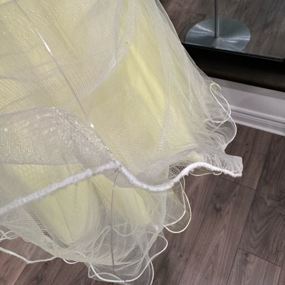 Adorable party/grad dress - Picture 6 of 9